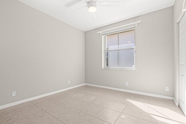 Building Photo - 1366 Crossbill Ct