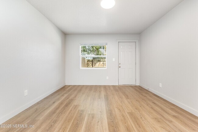 Building Photo - 231 E 16th St