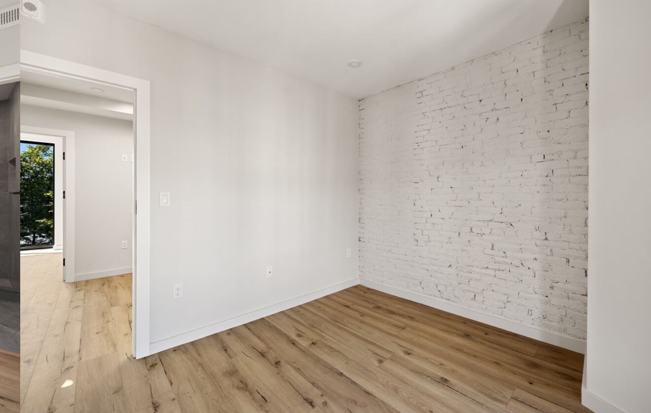 Building Photo - 17 Willow St