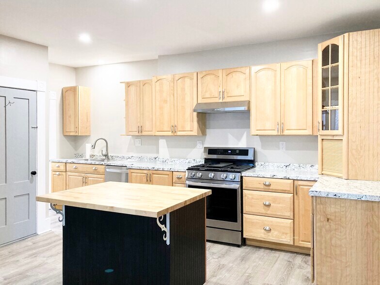 Spacious kitchen - 33 -35 Federal Street