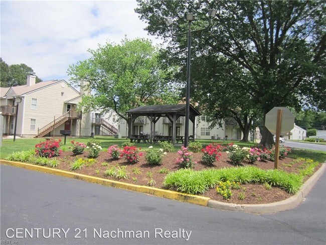 Building Photo - 2 br, 1 bath House - 3752 A Towne Point Road