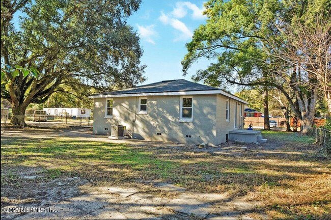 Building Photo - 153 Jericho Rd