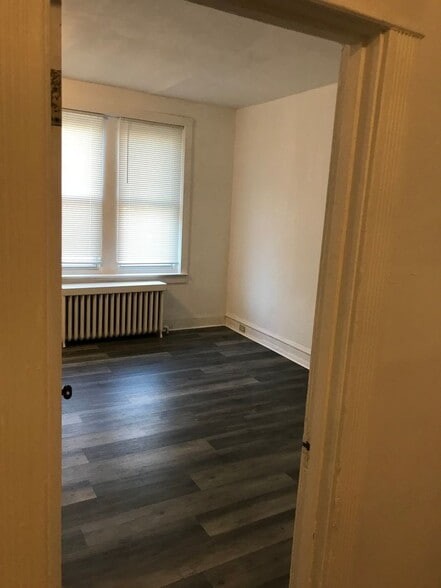 Building Photo - 4832 E Roosevelt Blvd
