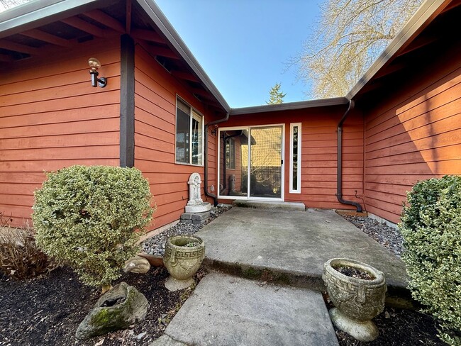 Building Photo - 3 Bed 2 Bath SW Beaverton Duplex — Available Now!