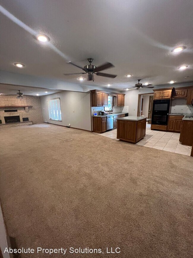 Building Photo - 4 br, 3 bath House - 207 S York Ave