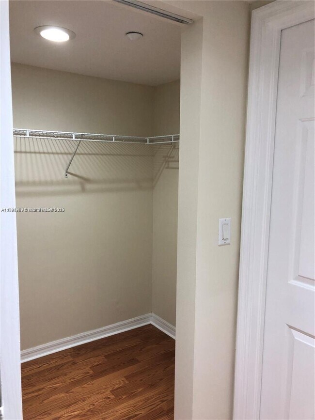 Building Photo - 201 Golden Isles Dr