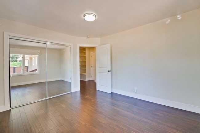 Building Photo - Beautifully remodeled 2 bed, 2 bath home.