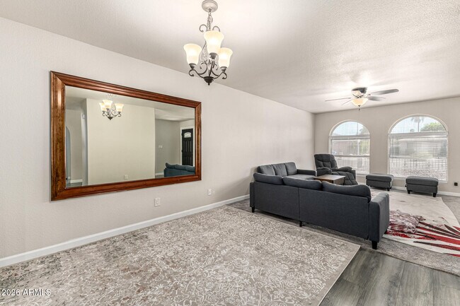 Building Photo - 2502 E Malibu Dr