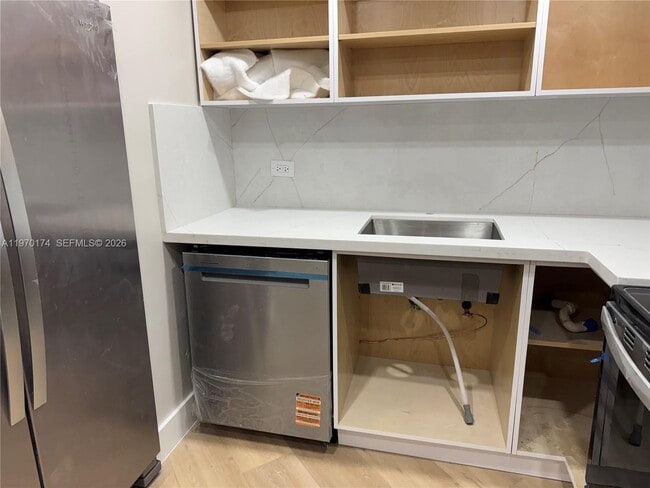 Building Photo - 999 Brickell Bay Dr