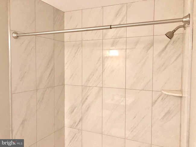 Building Photo - 447 Orange St SE