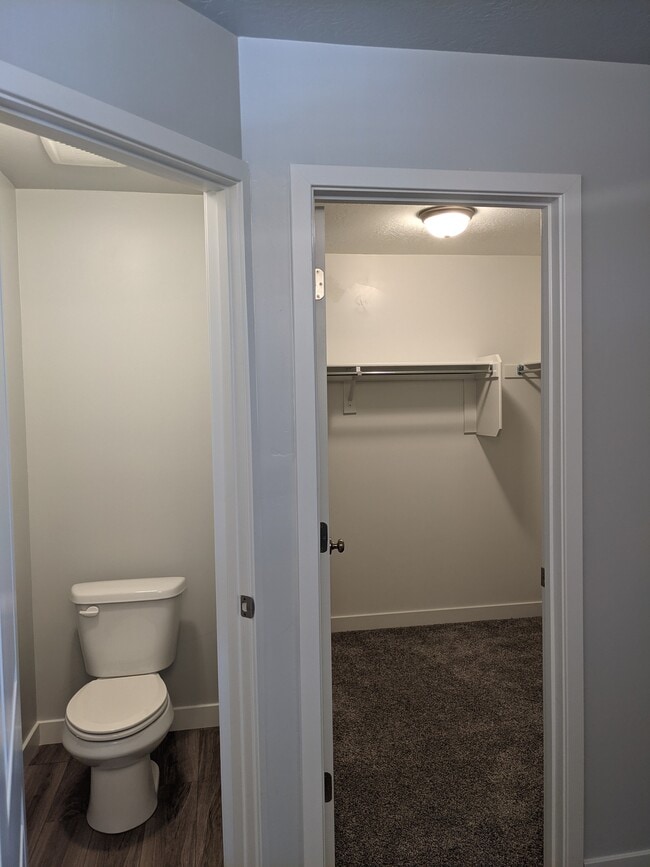 Building Photo - 3293 S Lincoln Ln