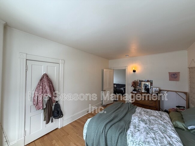 Building Photo - 384 St Paul St