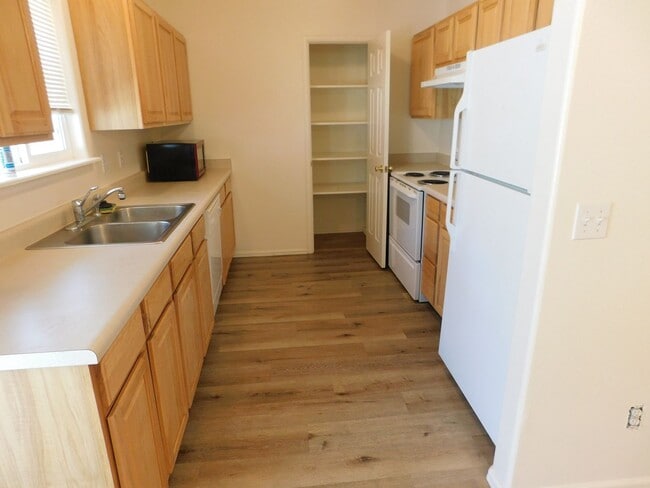 Building Photo - 424 Pendleton St