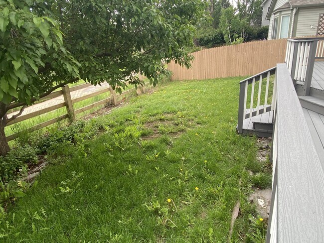 Building Photo - 11960 Meadowood Ln