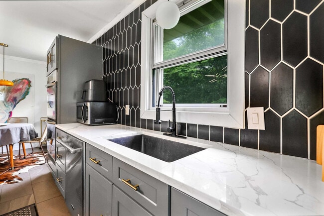 Building Photo - 4834 Hopedale Dr