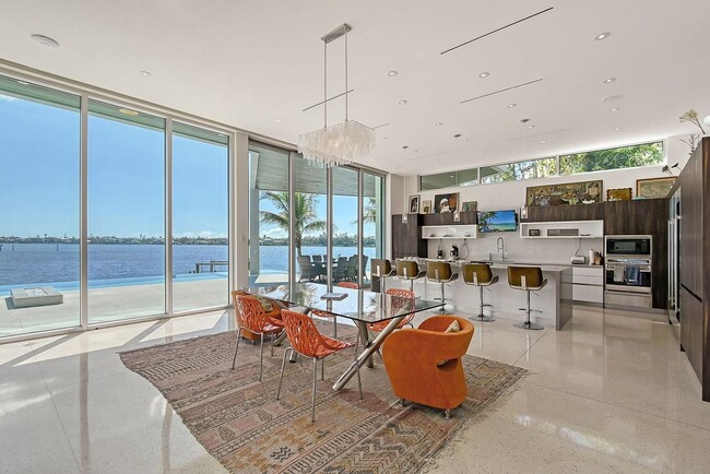 Building Photo - Luxurious Bay Front Home