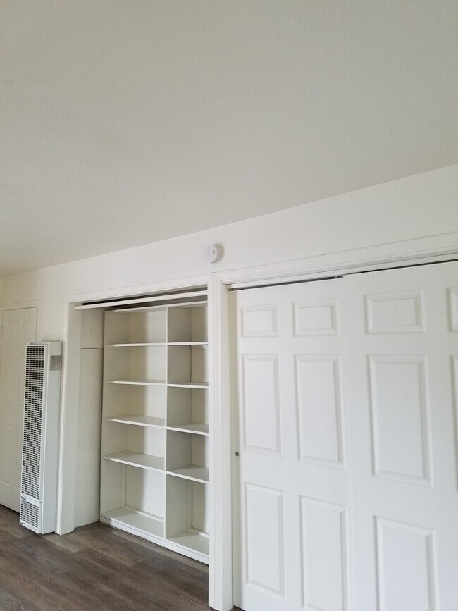 Building Photo - 518 Needham St