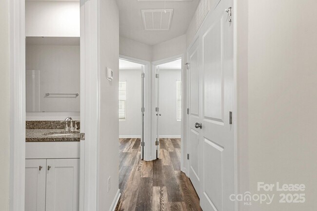 Building Photo - 117 Dogwood Vlg Trl