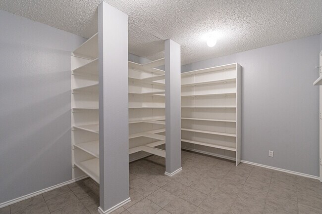 Building Photo - 1519 Jasmine