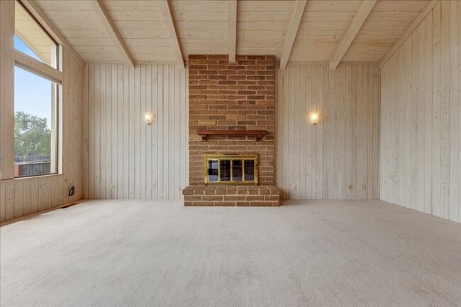 Building Photo - Sunny Carmel Two Bedroom - Carmel School D...