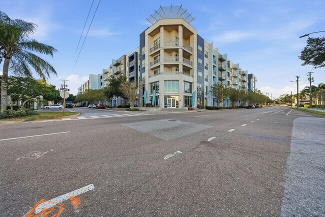 Building Photo - 1702 W Cleveland St