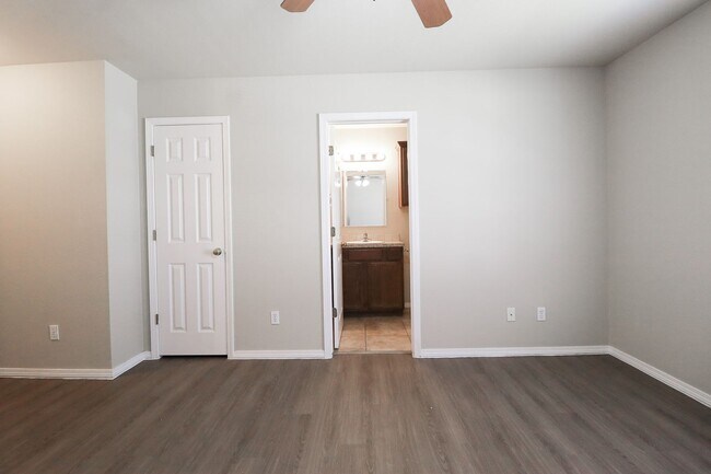 Building Photo - Emerson Elementary Zoned - 3 bedroom / 2 b...