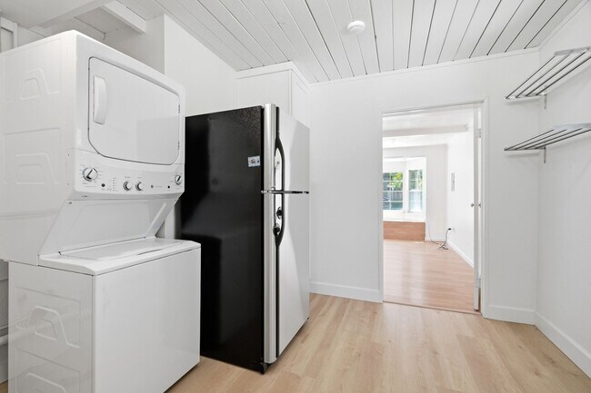 Building Photo - Light-Filled Home on Expansive Lot in Top-Rated School District with Vaulted Ceilings & Entertain...