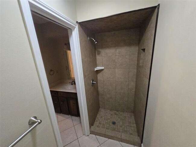 Building Photo - 4242 Honey Oaks Dr