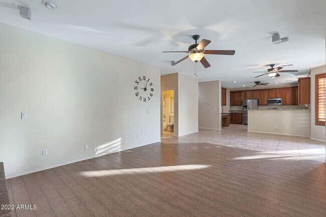 Building Photo - Beautiful 5 bedroom w/pool!
