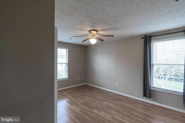 Building Photo - 689 Winding Stream Way