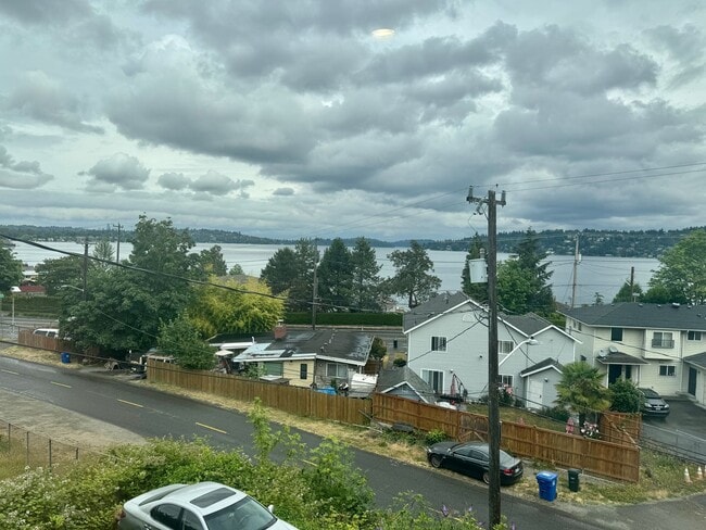 Building Photo - Must See Home!!