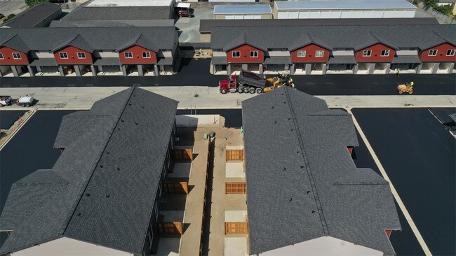 Building Photo - 729 Township St