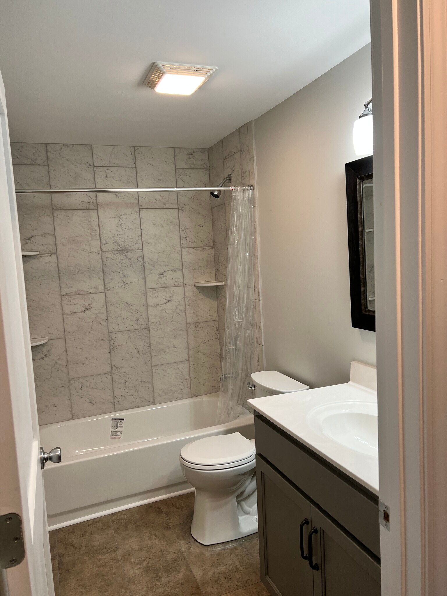 Tile Shower/Tub Combo - 417 N Charlotte St