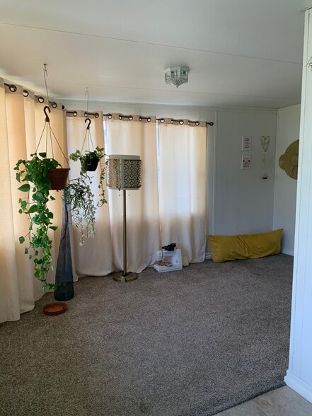 Building Photo - 467 E 44th Cir