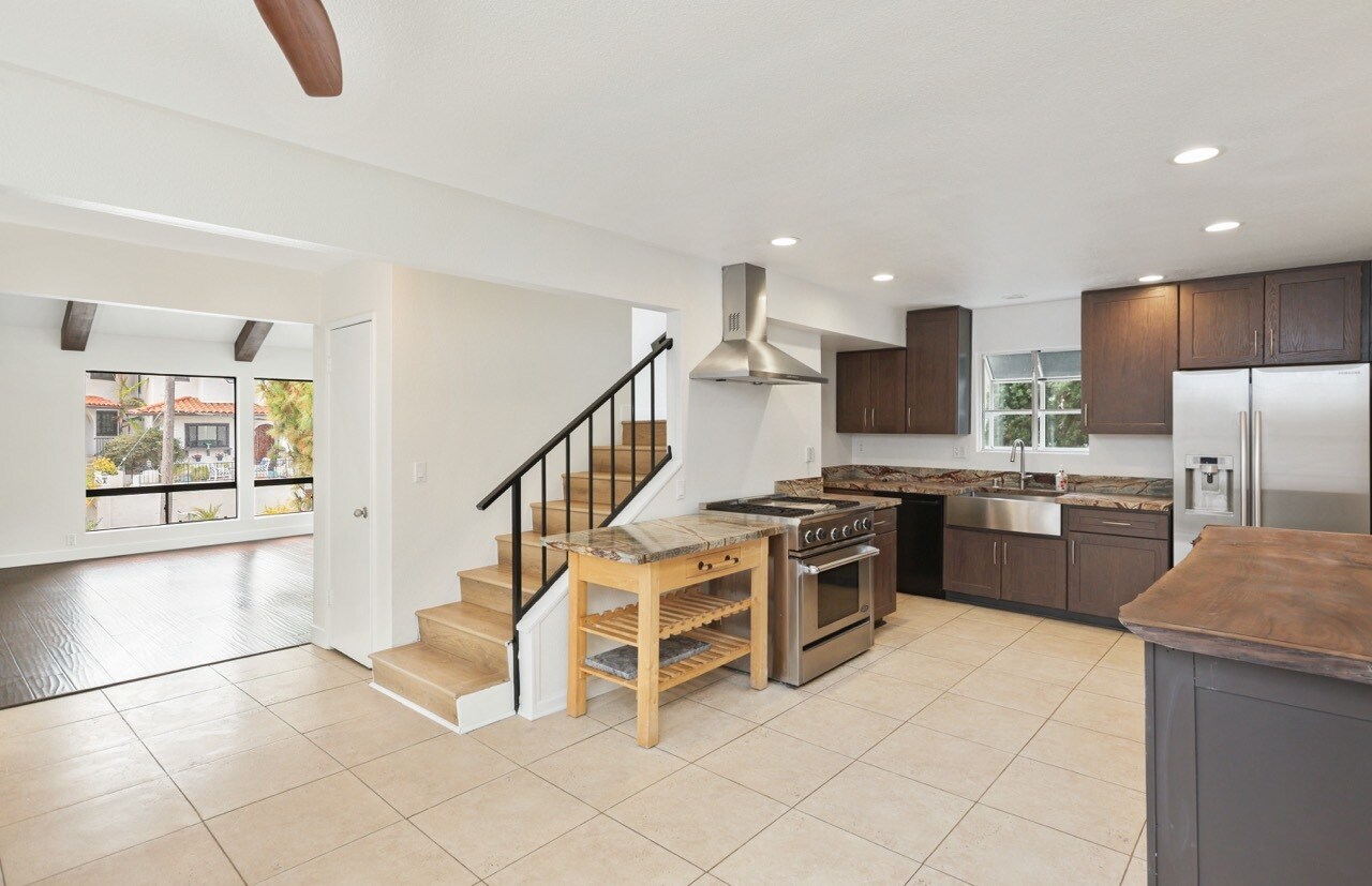 Building Photo - 216 W Escalones