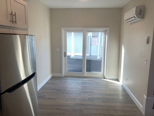 Building Photo - 129 Kenoza Ave