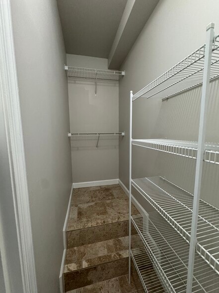 Building Photo - 414 S Augusta Ave