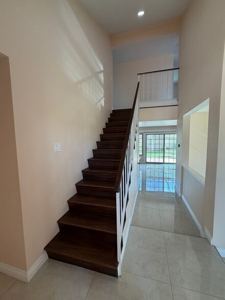 Building Photo - 8552 Doremere Dr