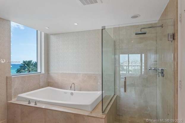 Building Photo - 17001 Collins Ave