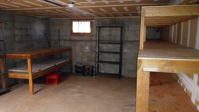 Building Photo - 913 Merritt Dr