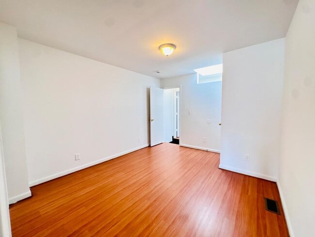 Building Photo - 2432 Etting St