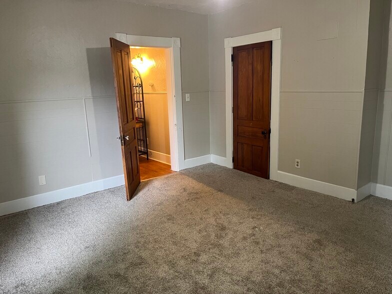 Building Photo - 120 1st St