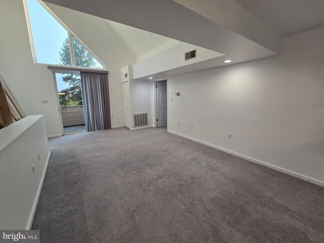 Building Photo - 306 Cherrington Dr