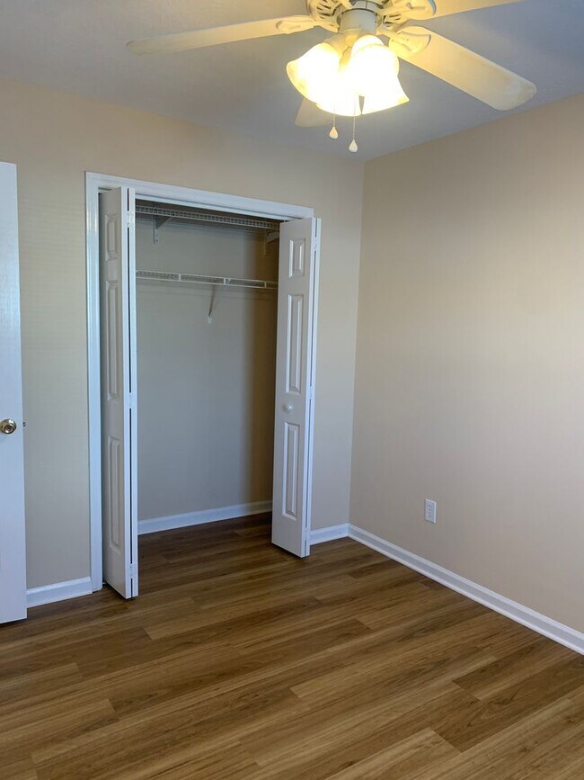 Building Photo - 2 Bedroom 2 Bath Townhouse Available Now on Jasmine Cove Way