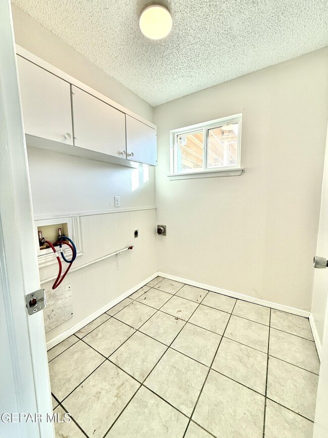 Building Photo - 5208 La Taste Ave