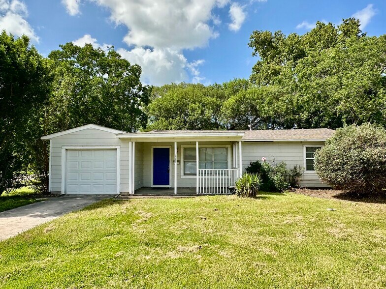 Primary Photo - 1826 Wayside Dr