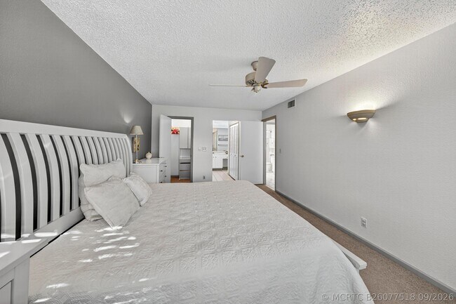 Building Photo - 6417 Bay Club Dr