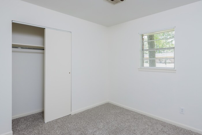 Building Photo - 101 Montview Ct