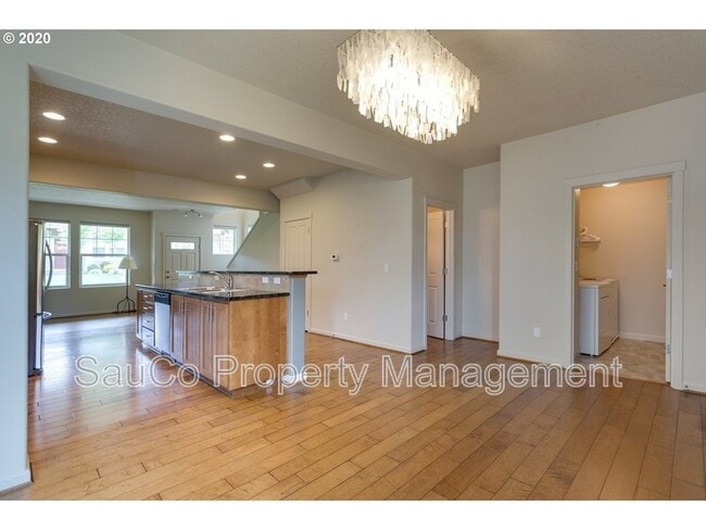 Building Photo - 10573 NE Summer Falls St
