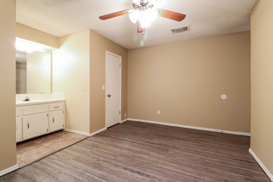 Building Photo - 1212 SE 11th St